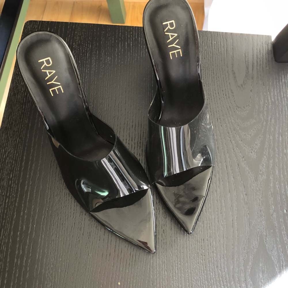 RAYE REVOLVE Oliver Heel